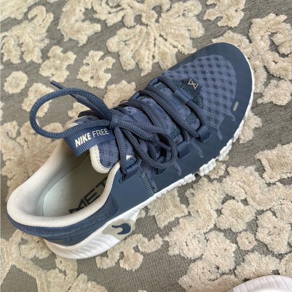 Nike Women's Free Metcon 5 Workout Shoes - Picture 7 of 7